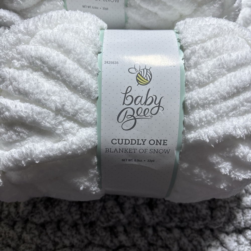 New Baby Bee Cuddly One Blanket Of Snow Crochet Knit Knitting Yarn